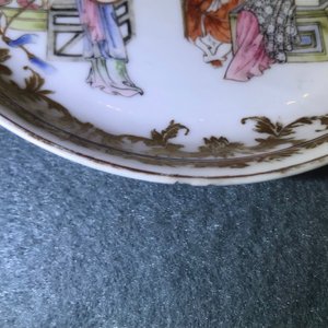Une paire de tasses et soucoupes en porcelaine de Chine famille rose, Yongzheng — photo 11