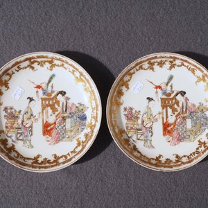 Une paire de tasses et soucoupes en porcelaine de Chine famille rose, Yongzheng — photo 21