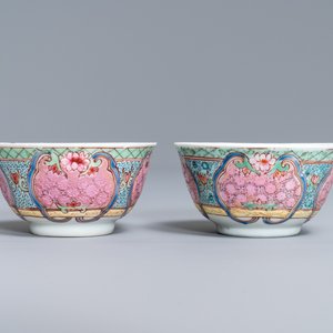 Une paire de tasses et soucoupes en porcelaine de Chine famille rose, Yongzheng — photo 5