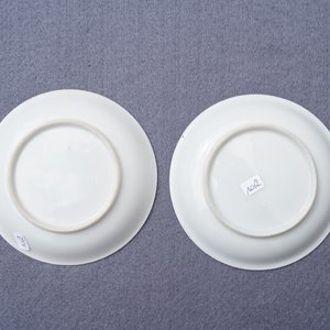 Une paire de tasses et soucoupes en porcelaine de Chine famille rose, Yongzheng/Qianlong — photo 11