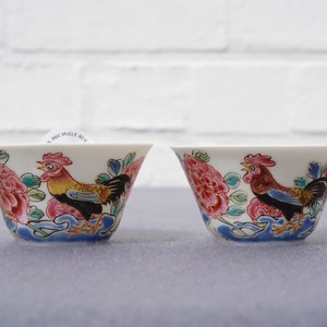 Une paire de tasses et soucoupes en porcelaine de Chine famille rose, Yongzheng/Qianlong — photo 12