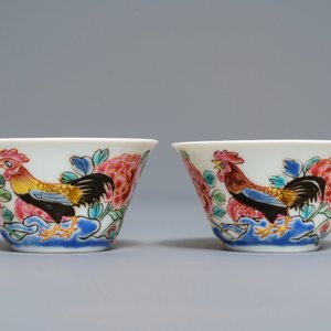Une paire de tasses et soucoupes en porcelaine de Chine famille rose, Yongzheng/Qianlong — photo 4