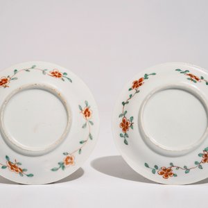 Une paire de tasses et soucoupes en porcelaine de Chine famille verte, Kangxi — photo 3