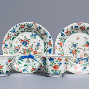 Une paire de tasses et soucoupes en porcelaine de Chine famille verte, Kangxi — photo 1