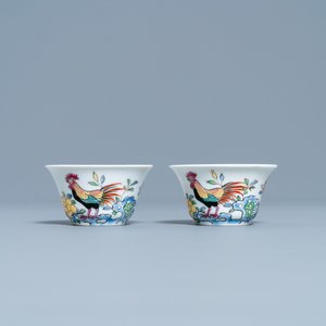 Une paire de tasses et soucoupes, une théière décorée aux Pays-Bas et une boîte à thé en porcelaine de Chine, Kangxi/Qianlong — photo 3