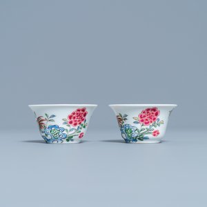 Une paire de tasses et soucoupes, une théière décorée aux Pays-Bas et une boîte à thé en porcelaine de Chine, Kangxi/Qianlong — photo 4