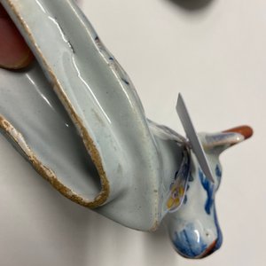 Une paire de terrines couvertes en forme de vache en faïence polychrome de Delft, 18ème — photo 20