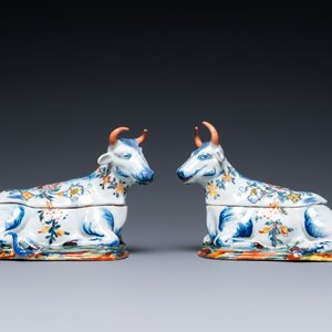 Une paire de terrines couvertes en forme de vache en faïence polychrome de Delft, 18ème — photo 2