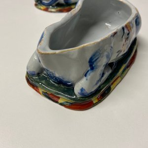 Une paire de terrines couvertes en forme de vache en faïence polychrome de Delft, 18ème — photo 34