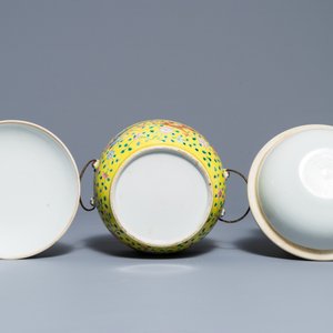 Une paire de terrines couvertes en porcelaine de Chine famille jaune, 19ème — photo 7