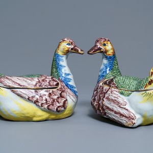 Une paire de terrines en forme de canards en faïence de Delft polychrome, 18ème — photo 1