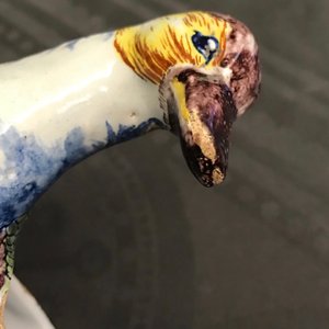 Une paire de terrines en forme de canards en faïence de Delft polychrome, 18ème — photo 12