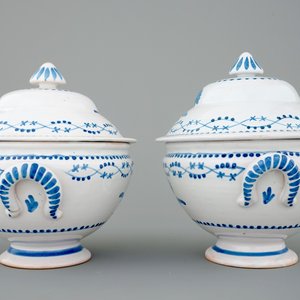 Une paire de terrines et couvercles en faïence de Bruxelles, vers 1800 — photo 2