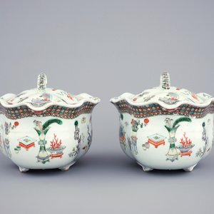 Une paire de terrines et couvercles sur présentoirs en porcelaine de Chine famille verte, 19ème — photo 8