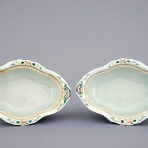 Une paire de terrines et couvercles sur présentoirs en porcelaine de Chine famille verte, 19ème — photo 9