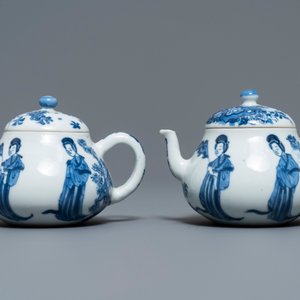 Une paire de théières en porcelaine de Chine bleu et blanc, marque 'Qing Yu Tang Zhi', Kangxi — photo 4