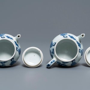 Une paire de théières en porcelaine de Chine bleu et blanc, marque 'Qing Yu Tang Zhi', Kangxi — photo 6