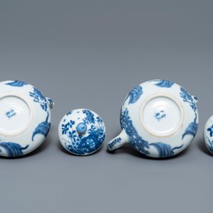Une paire de théières en porcelaine de Chine bleu et blanc, marque 'Qing Yu Tang Zhi', Kangxi — photo 7
