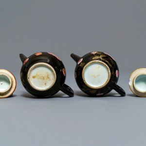 Une paire de théières en porcelaine de Chine famille rose sur fond noir, Yongzheng/Qianlong — photo 7