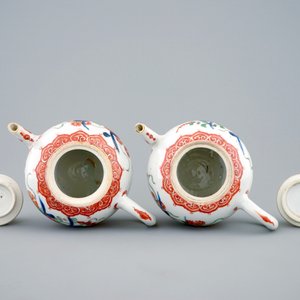 Une paire de théières en porcelaine de Chine verte-Imari, Kangxi — photo 5
