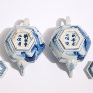 Une paire de théières miniatures en porcelaine bleu et blanc d'Arita, Japon, Edo, 17ème — photo 7