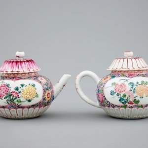 Une paire de théières sur présentoirs en porcelaine famille rose, Yongzheng/Qianlong, 18ème — photo 6