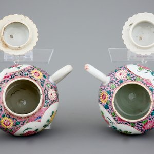 Une paire de théières sur présentoirs en porcelaine famille rose, Yongzheng/Qianlong, 18ème — photo 8