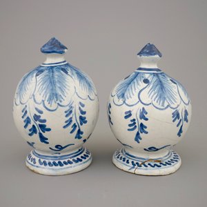 Une paire de tirelires datées 1807 en faïence de Makkum, la Frise — photo 3