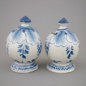 Une paire de tirelires datées 1807 en faïence de Makkum, la Frise — photo 4