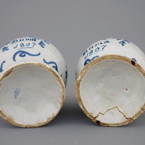Une paire de tirelires datées 1807 en faïence de Makkum, la Frise — photo 5