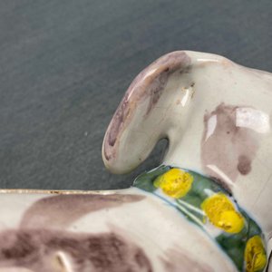 Une paire de tirelires en forme de chien en faïence de Delft polychrome, 18ème — photo 9