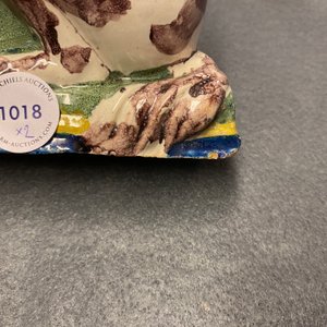 Une paire de tirelires en forme de chien en faïence de Delft polychrome, 18ème — photo 15