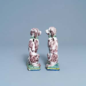 Une paire de tirelires en forme de chien en faïence de Delft polychrome, 18ème — photo 4