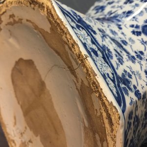 Une paire de très grands vases en faïence de Delft bleu et blanc, début du 18ème — photo 19