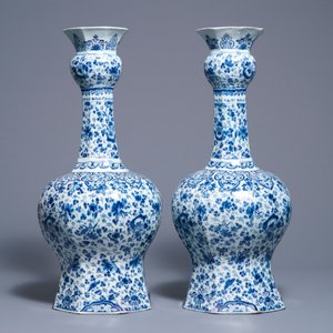 Une paire de très grands vases en faïence de Delft bleu et blanc, début du 18ème — photo 2