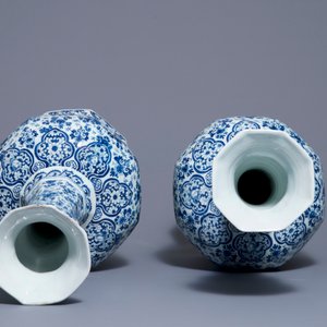 Une paire de très grands vases en faïence de Delft bleu et blanc, début du 18ème — photo 6