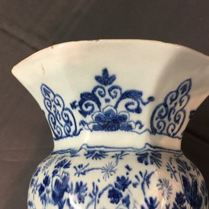 Une paire de très grands vases en faïence de Delft bleu et blanc, début du 18ème — photo 7
