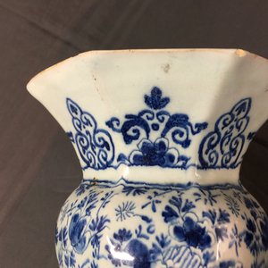 Une paire de très grands vases en faïence de Delft bleu et blanc, début du 18ème — photo 8