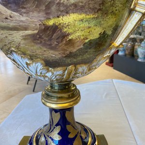 Une paire de très grands vases en porcelaine dans le style de Sèvres aux montures en bronze doré, signés Desprez, France, 19ème — photo 36