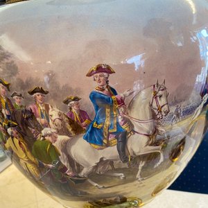 Une paire de très grands vases en porcelaine dans le style de Sèvres aux montures en bronze doré, signés Desprez, France, 19ème — photo 51