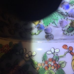 Une paire de très grands vases en porcelaine de Chine rose-verte de Canton, 19ème — photo 8