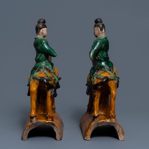 Une paire de tuiles faitières émaillées de style sancai, Chine, Ming — photo 5