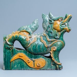 Une paire de tuiles faitières en forme de dragon aux émaux de type sancai, Ming/Qing — photo 8