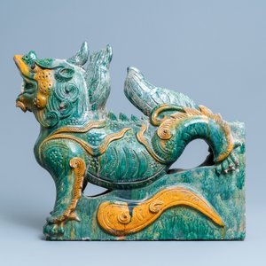 Une paire de tuiles faitières en forme de dragon aux émaux de type sancai, Ming/Qing — photo 9