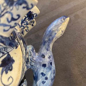 Une paire de tulipières en faïence dans le style de Delft en bleu et blanc, Samson, France, 19ème — photo 14