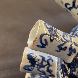 Une paire de tulipières en faïence dans le style de Delft en bleu et blanc, Samson, France, 19ème — photo 18