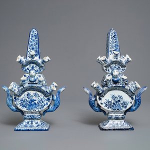 Une paire de tulipières en faïence dans le style de Delft en bleu et blanc, Samson, France, 19ème — photo 2
