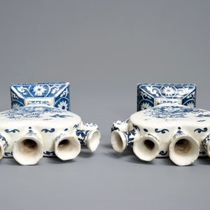 Une paire de tulipières en forme de coeurs en faïence de Delft en bleu et blanc, 19ème — photo 6