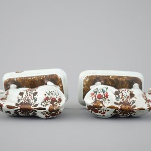 Une paire de vaches en faïence de Delft polychrome, 18ème — photo 7