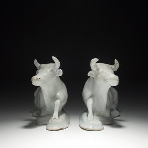 Une paire de vaches en faïence blanche de Delft, 18ème — photo 3